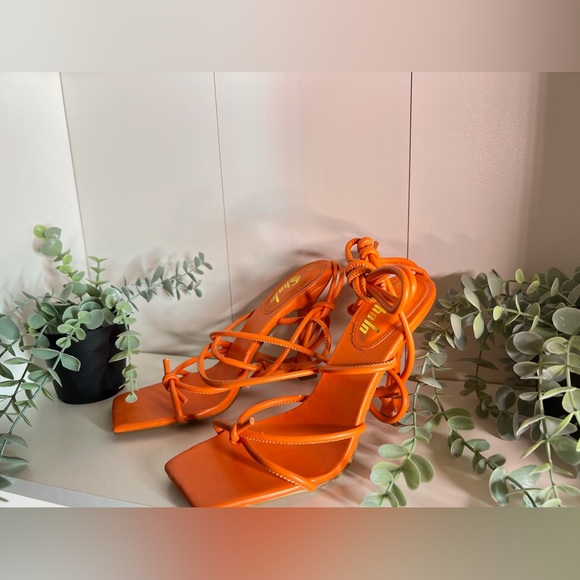 Orange strap heel size 9 us (no box) - Picture 4 of 4